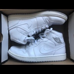 Nike Air Jordan 1 mid white wolf grey